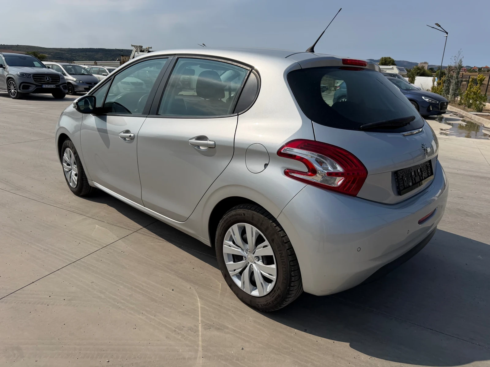 Peugeot 208 1.2i ALLURE, LED, FACE, EURO-6, снимка 4 - Автомобили и джипове - 55970793