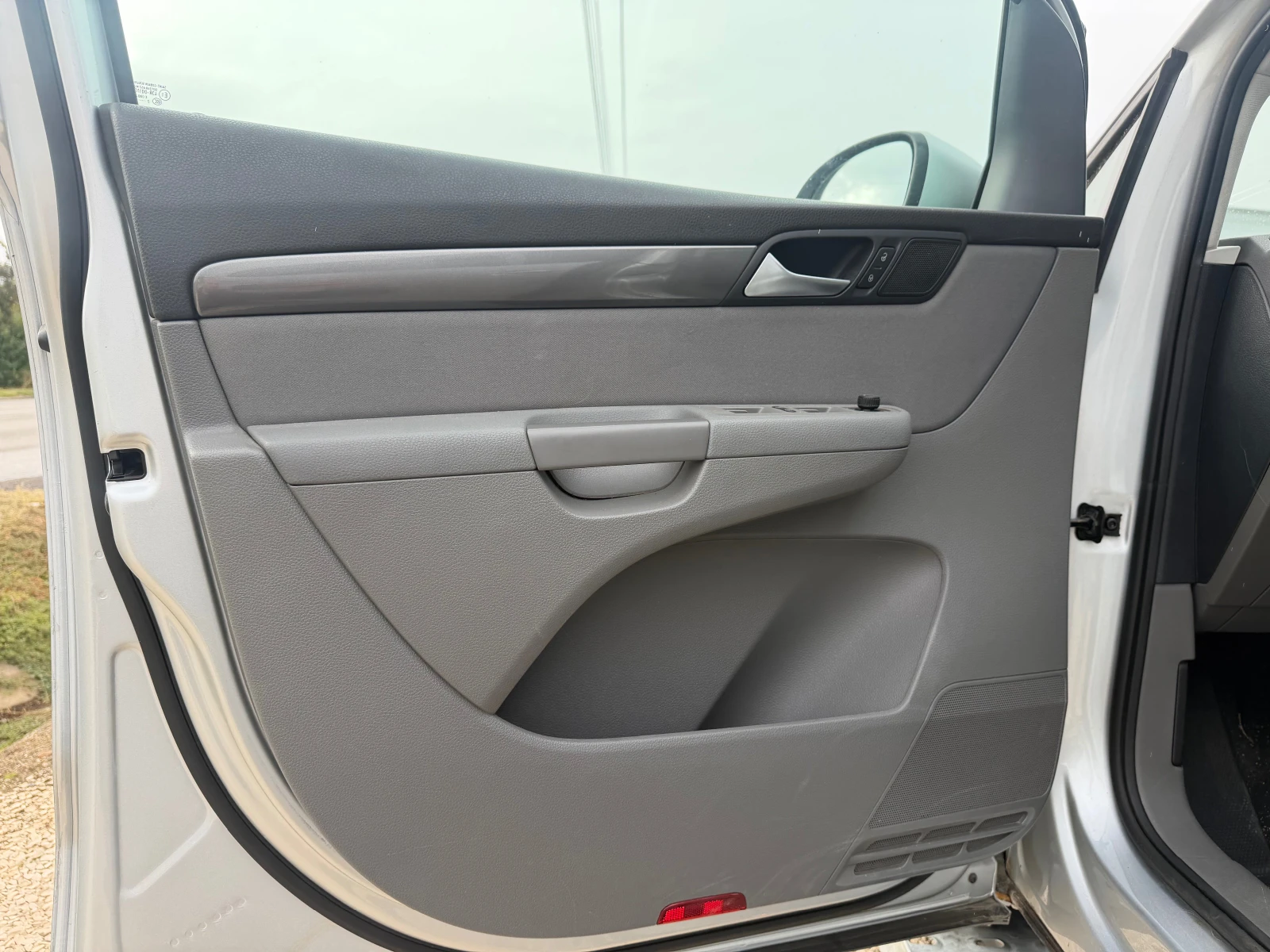 Seat Alhambra 2.0TDI, снимка 16 - Автомобили и джипове - 56718744
