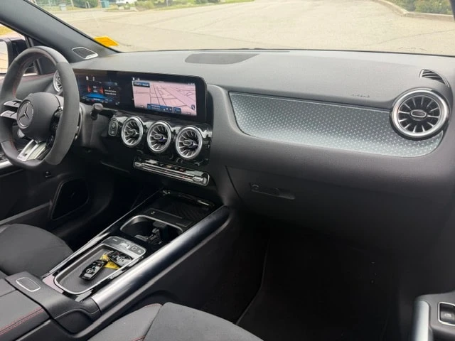 Mercedes-Benz GLA * AMG 35 * CARFAX * , снимка 15 - Автомобили и джипове - 56010453