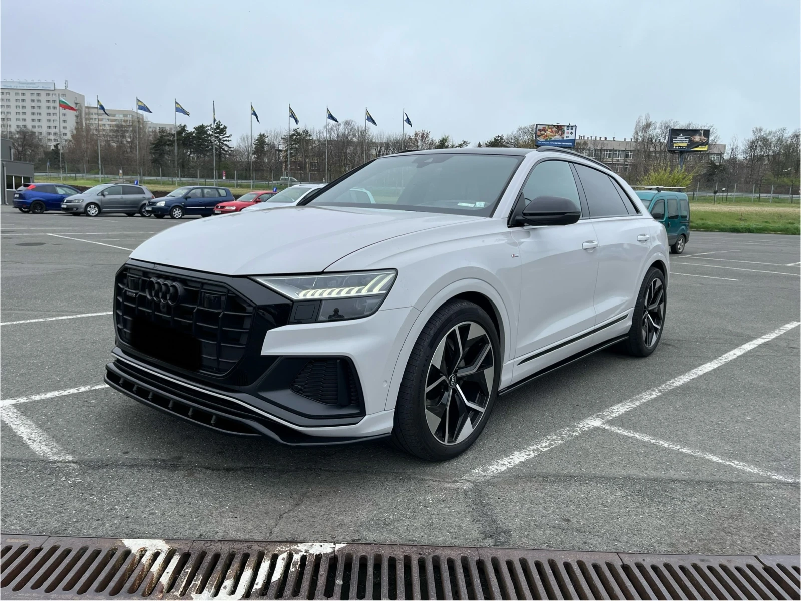 Audi Q8 5.0-3х S-line - изображение 2