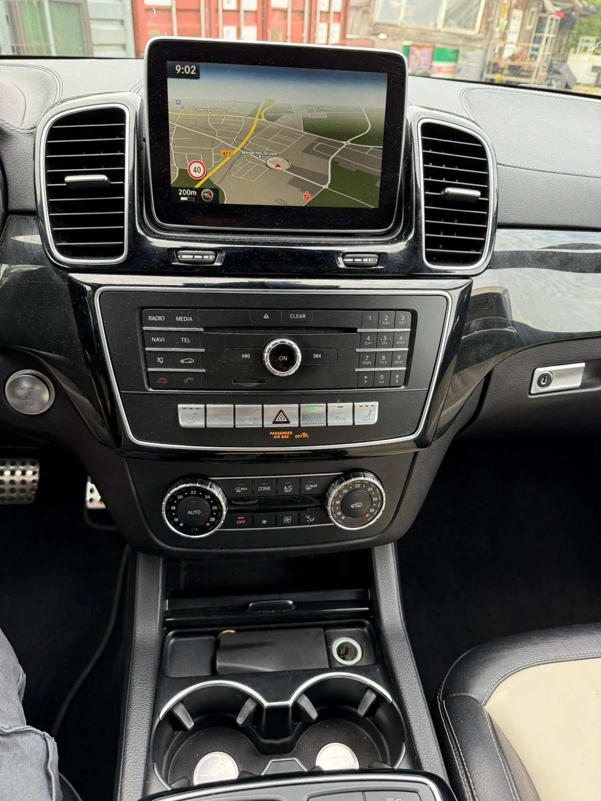 Mercedes-Benz GLE 350 d AMG НОВИ ГУМИ ОБСЛУЖЕН  - изображение 9