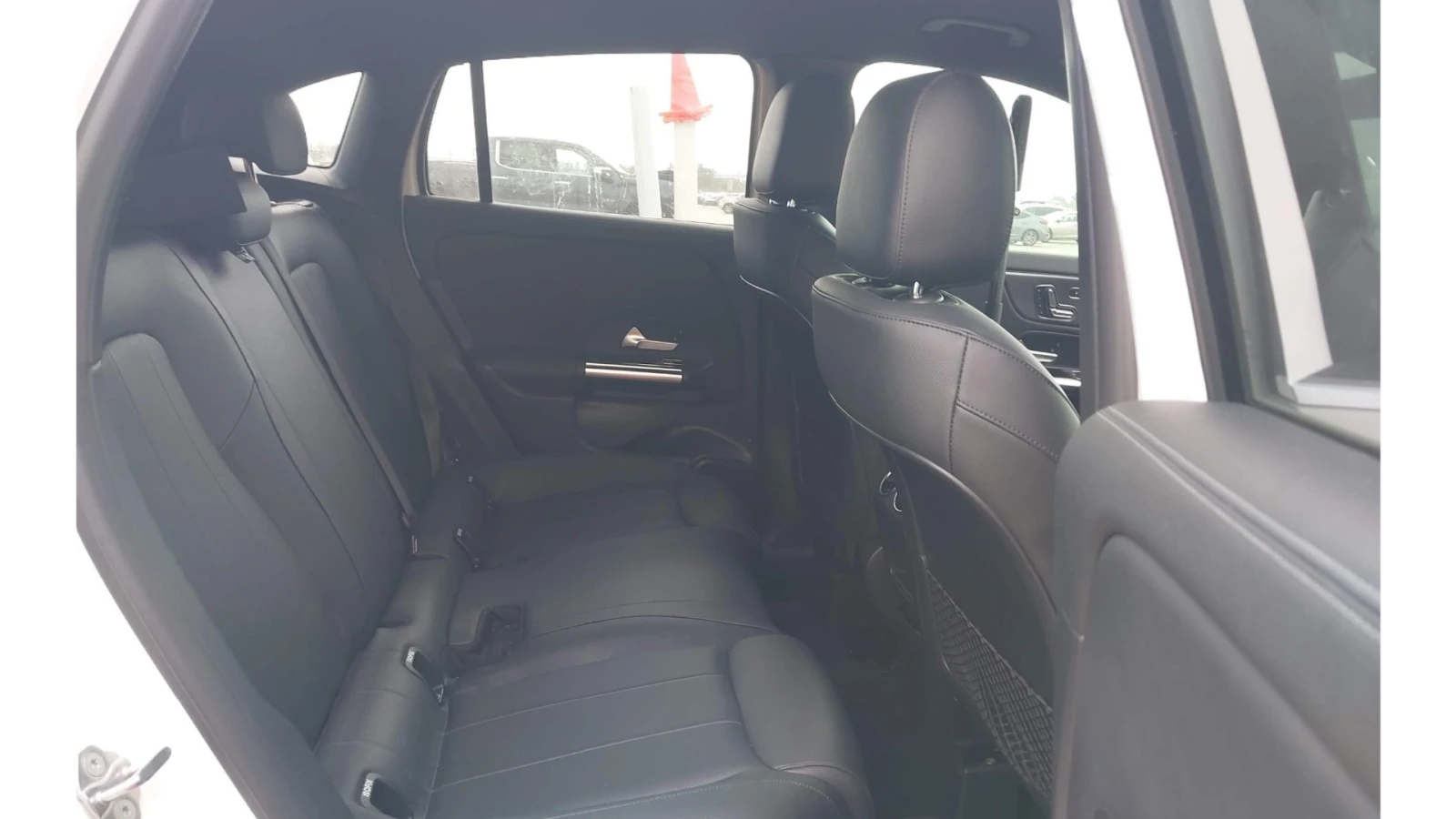 Mercedes-Benz GLA 250, снимка 9 - Автомобили и джипове - 54413531