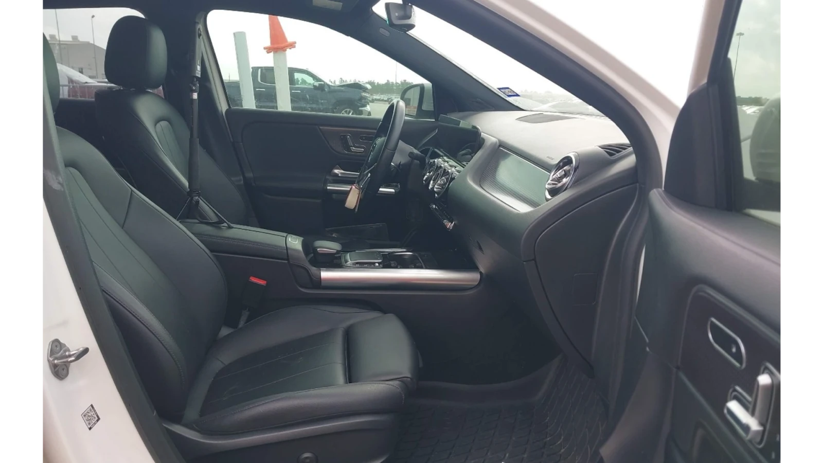 Mercedes-Benz GLA 250, снимка 8 - Автомобили и джипове - 54413531