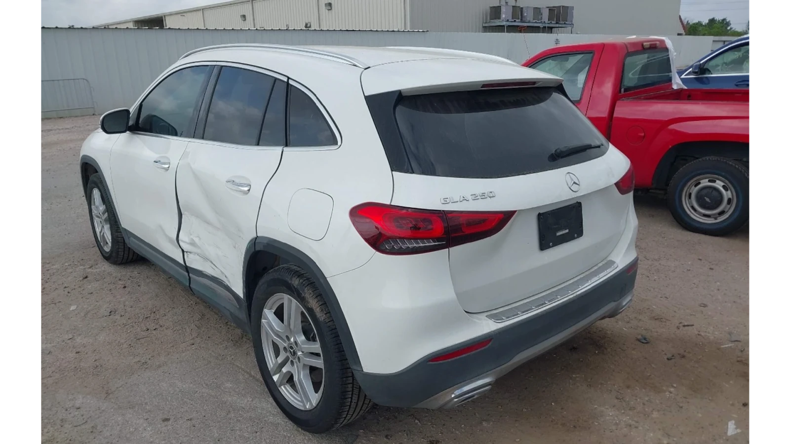 Mercedes-Benz GLA 250, снимка 4 - Автомобили и джипове - 54413531