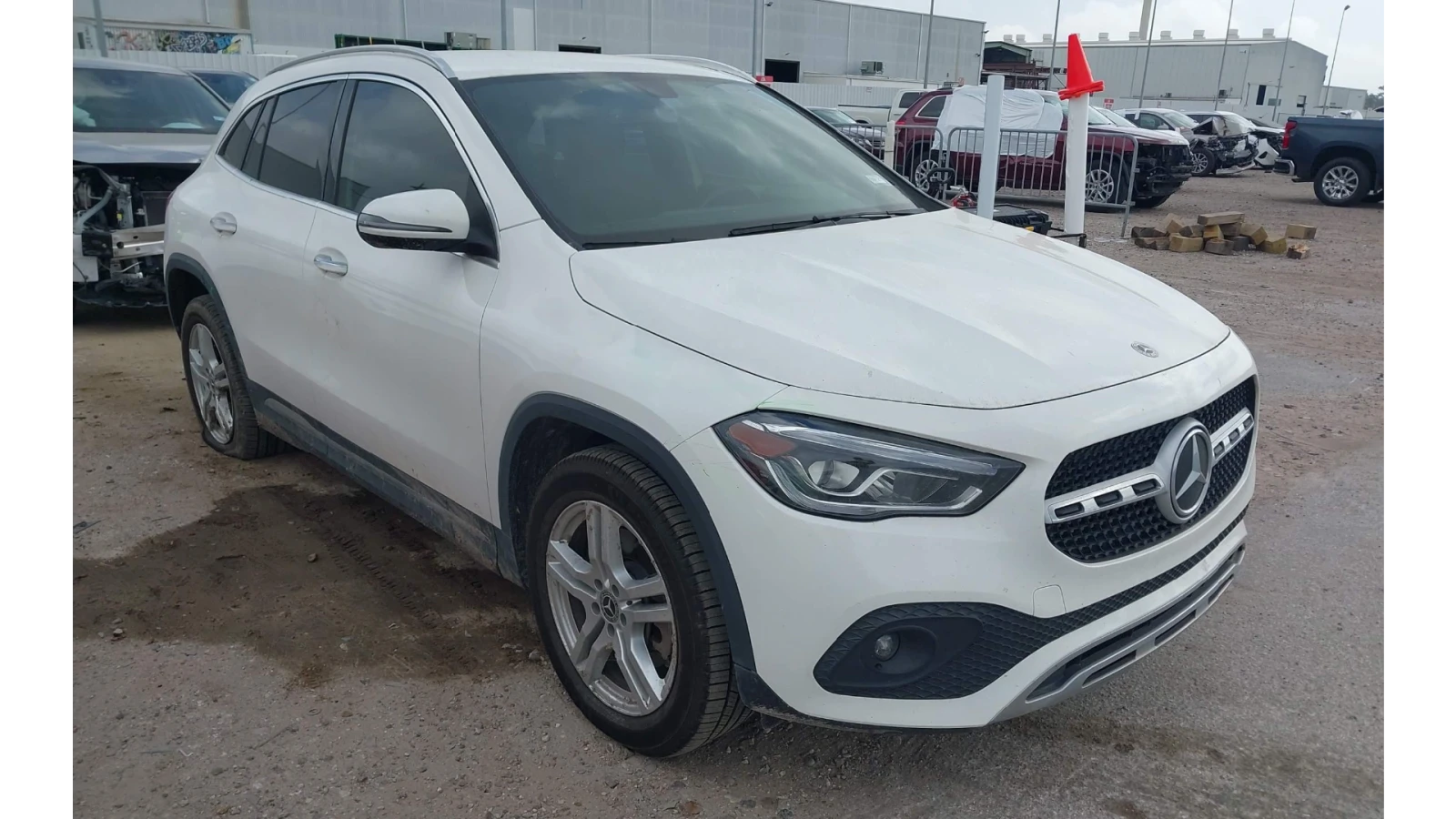 Mercedes-Benz GLA 250, снимка 3 - Автомобили и джипове - 54413531
