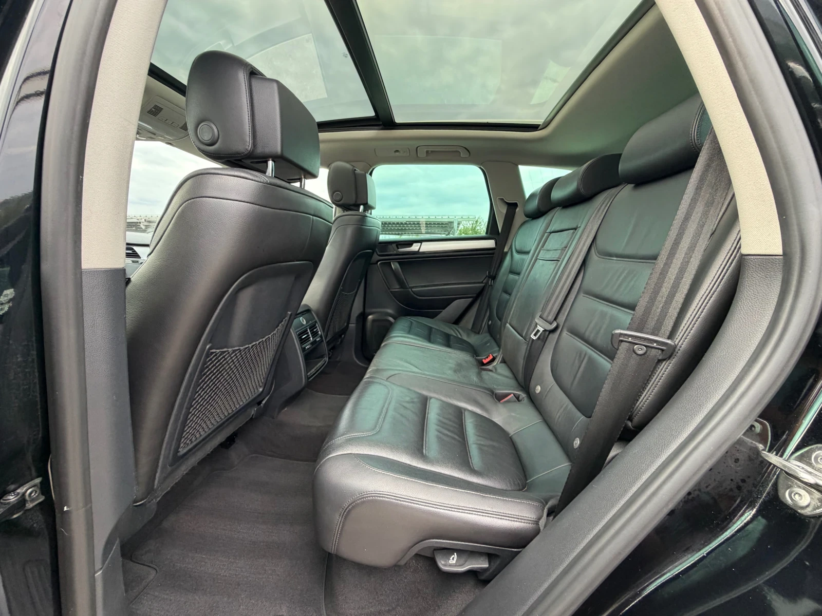 VW Touareg 3.0TDI ИТАЛИЯ ПАНОРАМА, снимка 8 - Автомобили и джипове - 55451586
