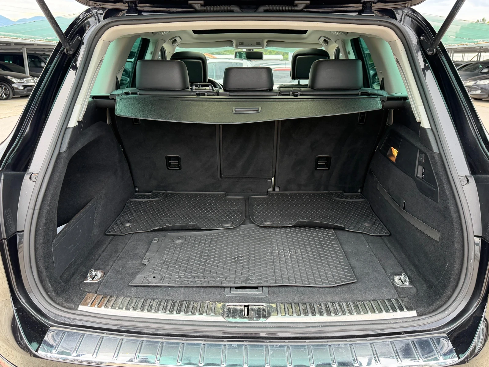 VW Touareg 3.0TDI ИТАЛИЯ ПАНОРАМА, снимка 9 - Автомобили и джипове - 55451586