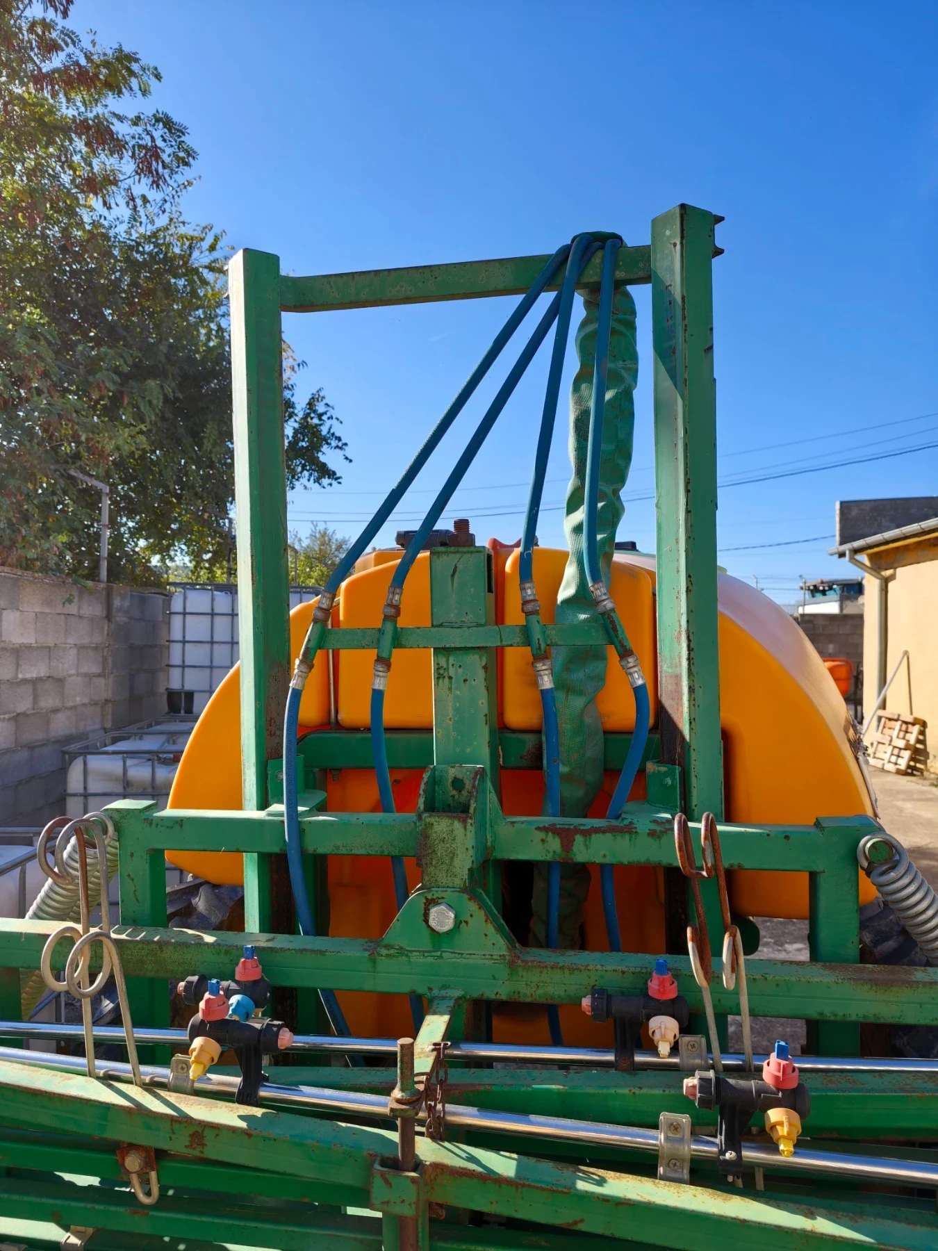 Пръскачка Друга марка Agriuma 2200л, снимка 5 - Селскостопанска техника - 56355615