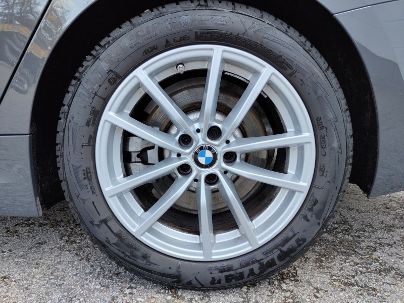 BMW 330 d xDrive Touring = M-Sport= Distronic Гаранция, снимка 4 - Автомобили и джипове - 45765456