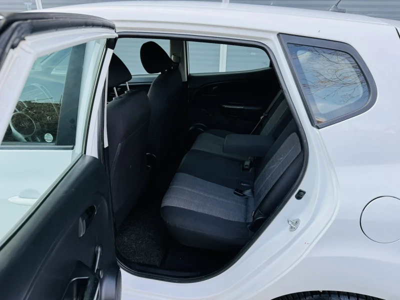 Kia Venga 1.6i Swiss, снимка 15 - Автомобили и джипове - 48906054