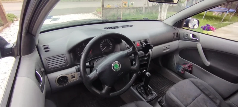 Skoda Octavia 1U комби 1.6. Газ/бензин, снимка 6 - Автомобили и джипове - 52500910