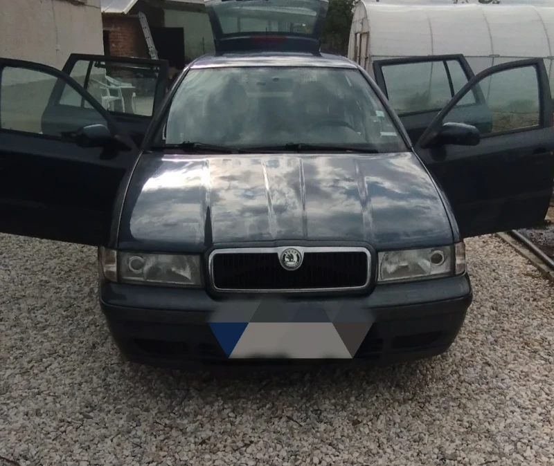Skoda Octavia 1U комби 1.6. Газ/бензин, снимка 2 - Автомобили и джипове - 52500910