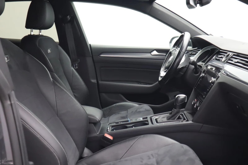 VW Arteon R Line / 2.0 / DISTRONIC /   , снимка 12 - Автомобили и джипове - 52329459