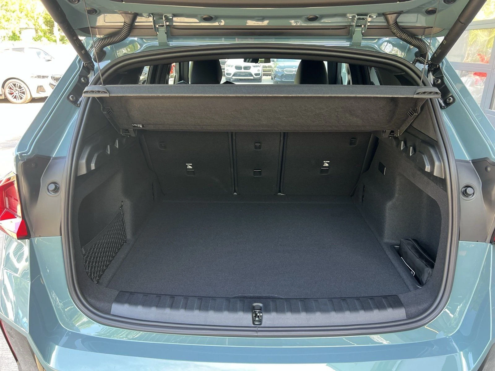 BMW iX1 eDRIVE20/M-SPACKET/204HP/LED/AMBI/KLESS/4X4/122f - изображение 6