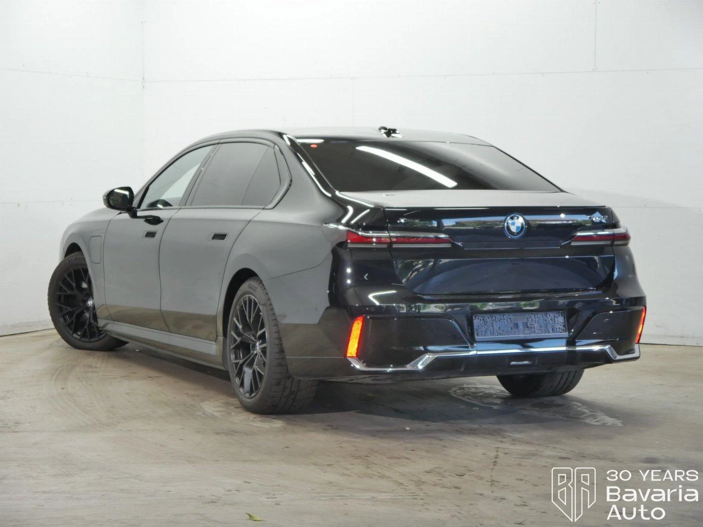 BMW 750 e xDrive M Sport Paket - изображение 2