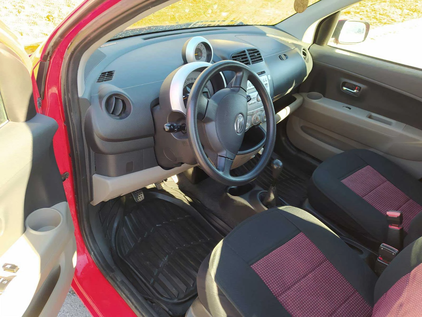 Daihatsu Sirion  - изображение 3