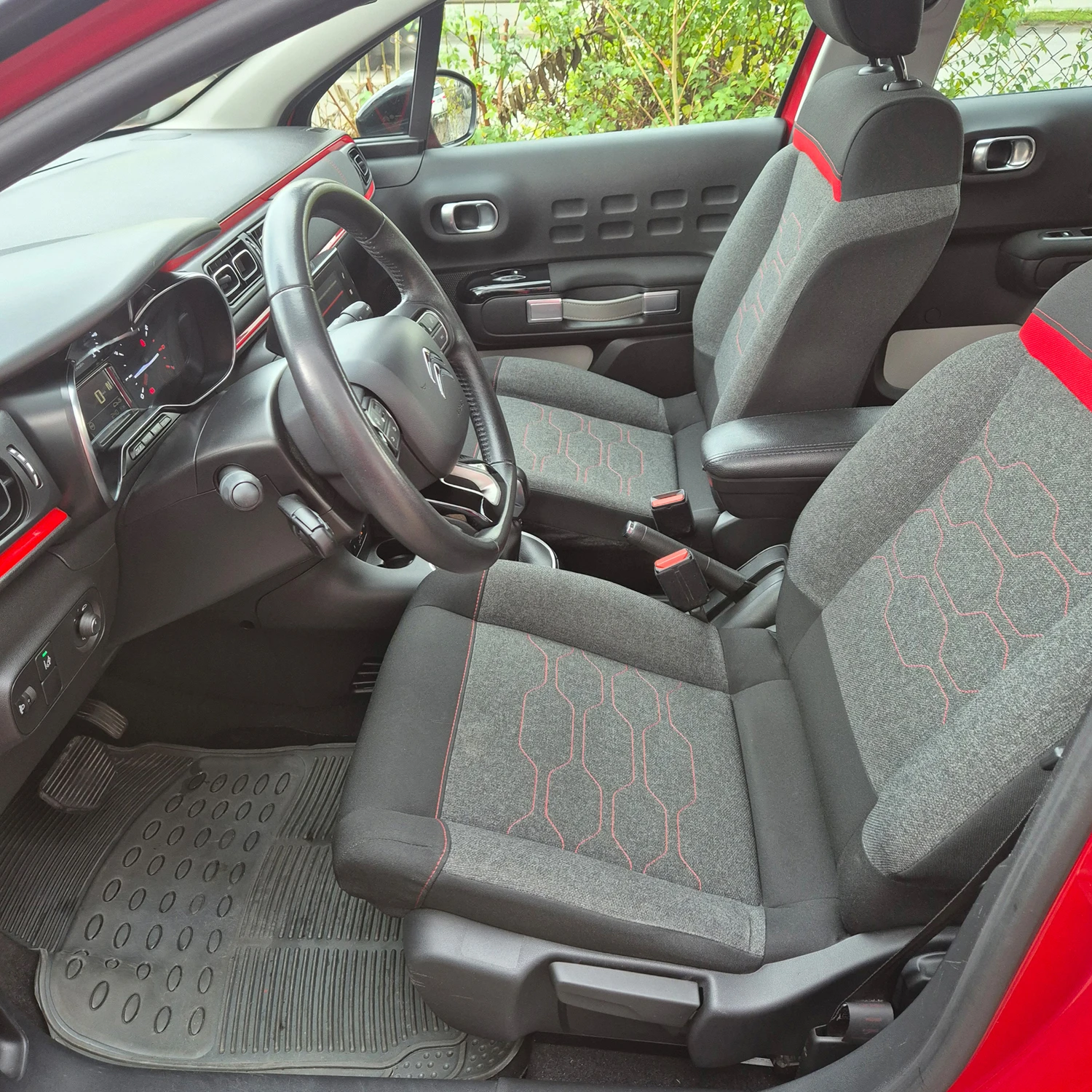 Citroen C3  PureTech 110 S&S EAT6 Shine  Автоматик - изображение 7