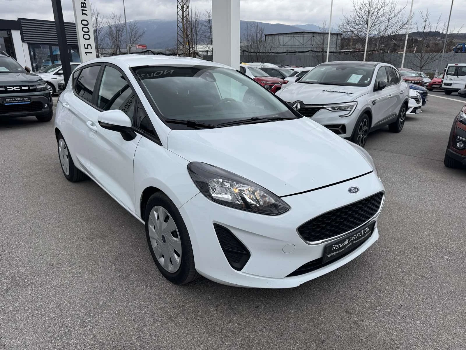 Ford Fiesta 1.1I, снимка 8 - Автомобили и джипове - 53949763