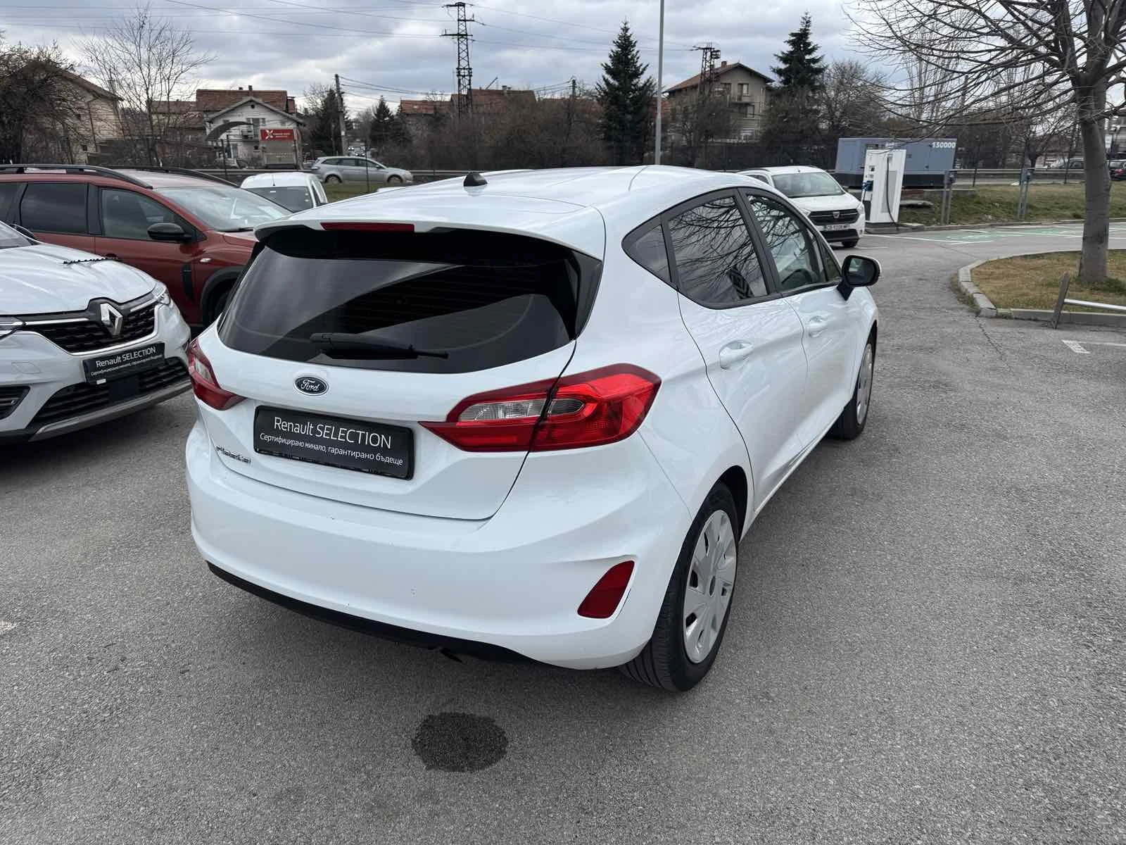 Ford Fiesta 1.1I, снимка 6 - Автомобили и джипове - 53949763