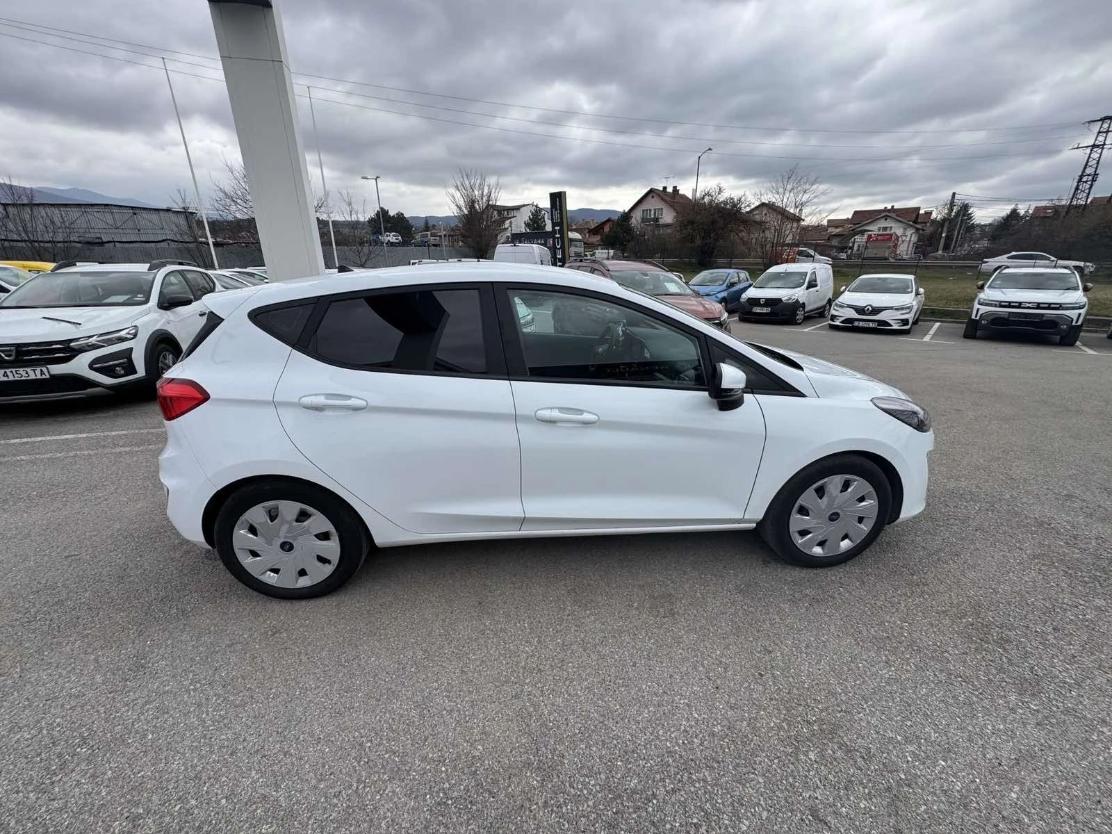 Ford Fiesta 1.1I, снимка 7 - Автомобили и джипове - 53949763