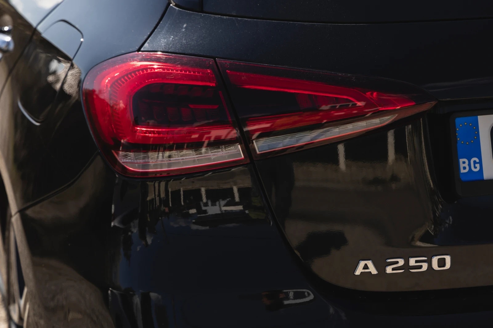 Mercedes-Benz A 250 AMG line 4matic, снимка 2 - Автомобили и джипове - 54170429