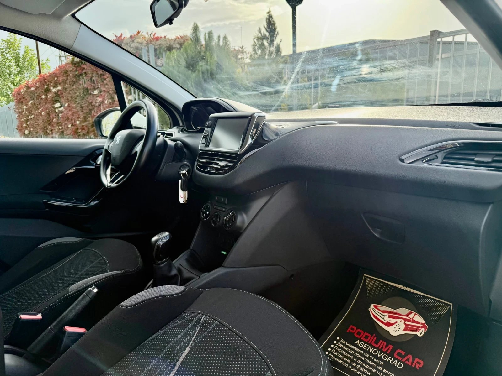 Peugeot 208 1.4 HDI/ 68кс. , снимка 10 - Автомобили и джипове - 54513717