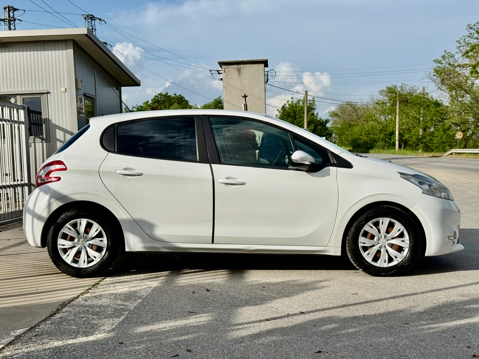 Peugeot 208 1.4 HDI/ 68кс. , снимка 8 - Автомобили и джипове - 54513717