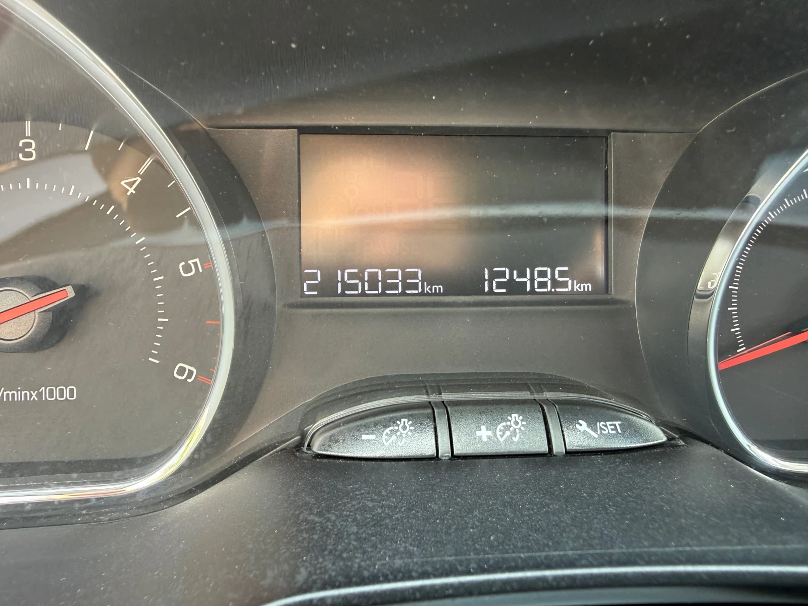 Peugeot 208 1.4 HDI/ 68кс. , снимка 16 - Автомобили и джипове - 54513717