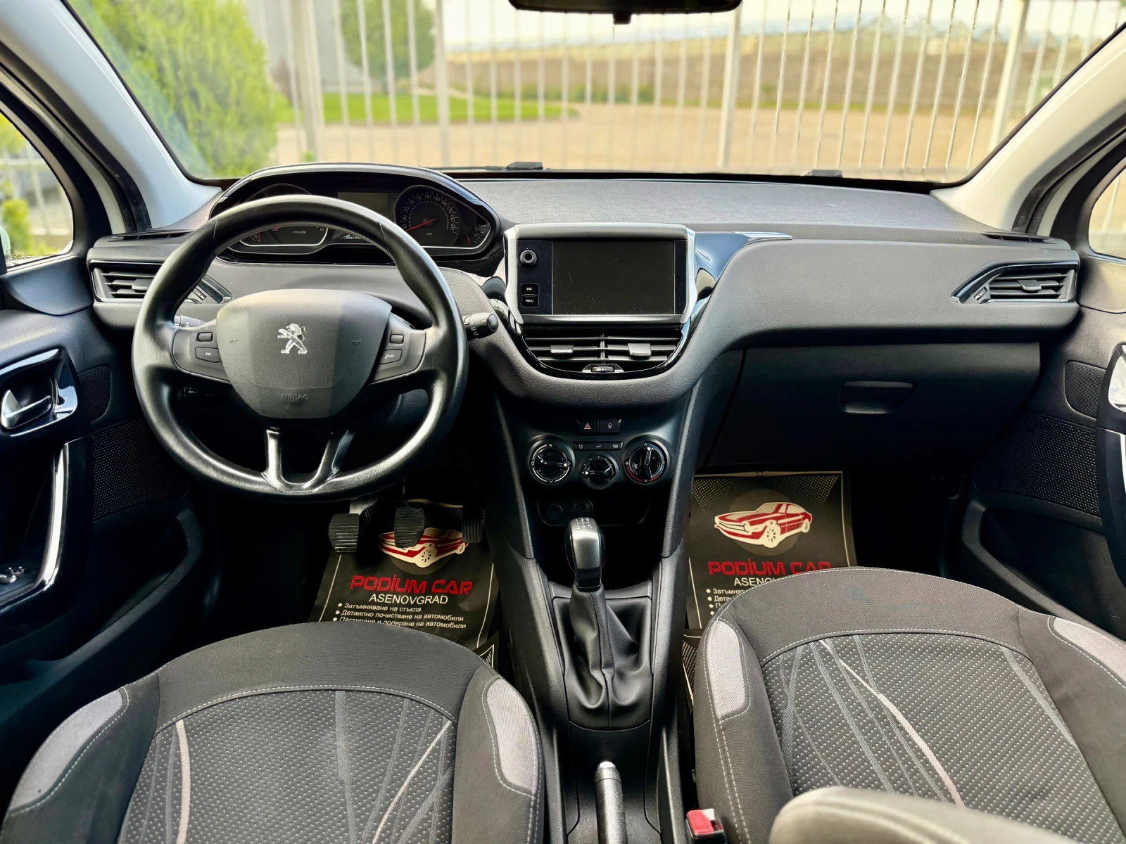 Peugeot 208 1.4 HDI/ 68кс. , снимка 9 - Автомобили и джипове - 54513717