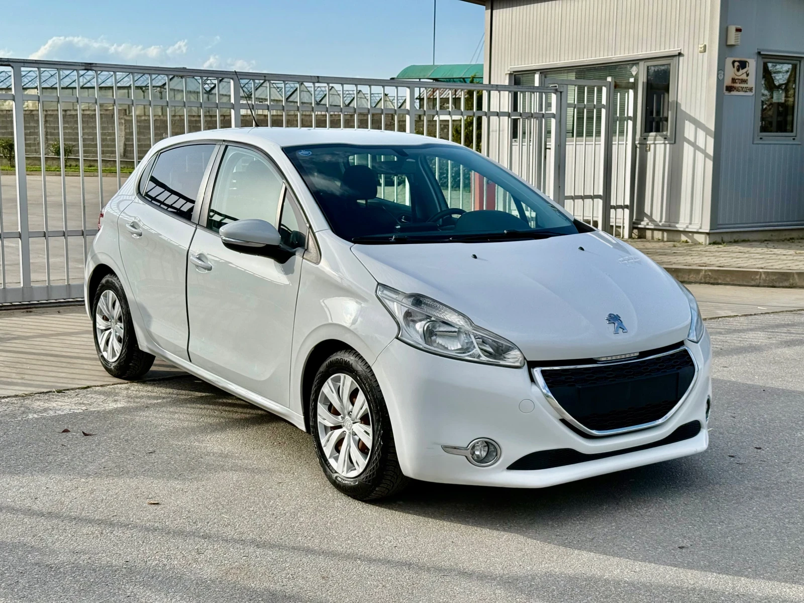 Peugeot 208 1.4 HDI/ 68кс. , снимка 3 - Автомобили и джипове - 54513717