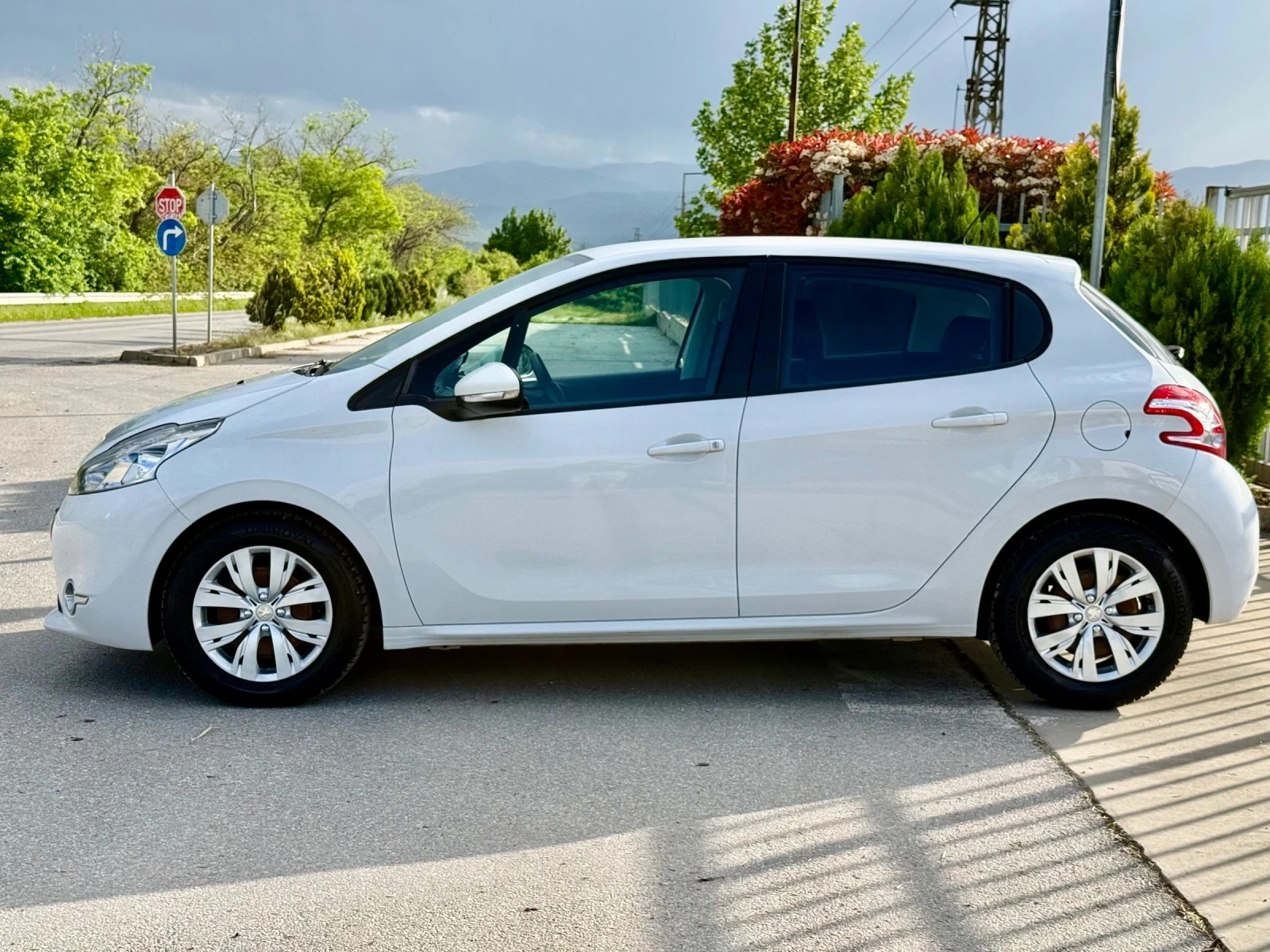 Peugeot 208 1.4 HDI/ 68кс. , снимка 4 - Автомобили и джипове - 54513717