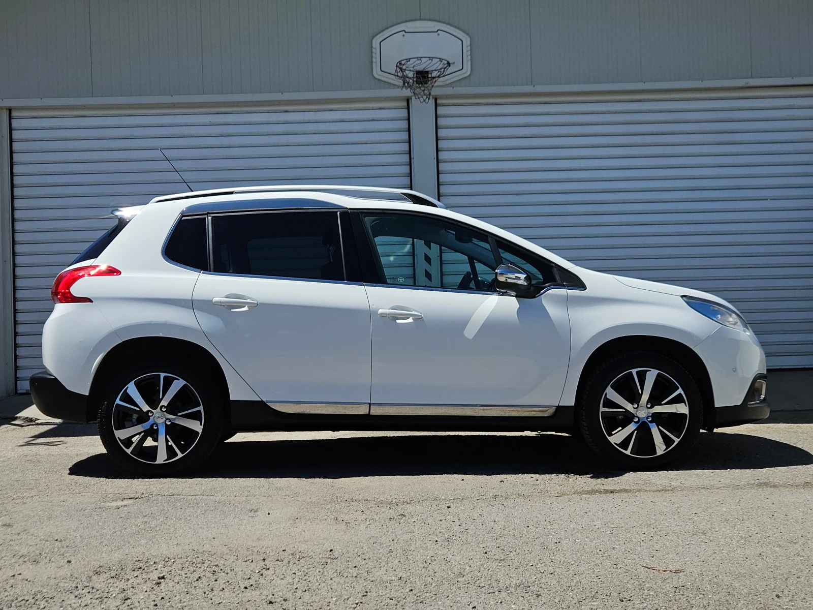 Peugeot 2008 1.6HDI/ALLURE/92k.c/NAVI/ACC/БЛУТУТ/EURO 5B/ТОП, снимка 2 - Автомобили и джипове - 54551529