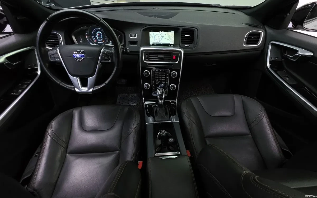 Volvo V60 Cross Country T5 AWD Panorama, снимка 8 - Автомобили и джипове - 54793790
