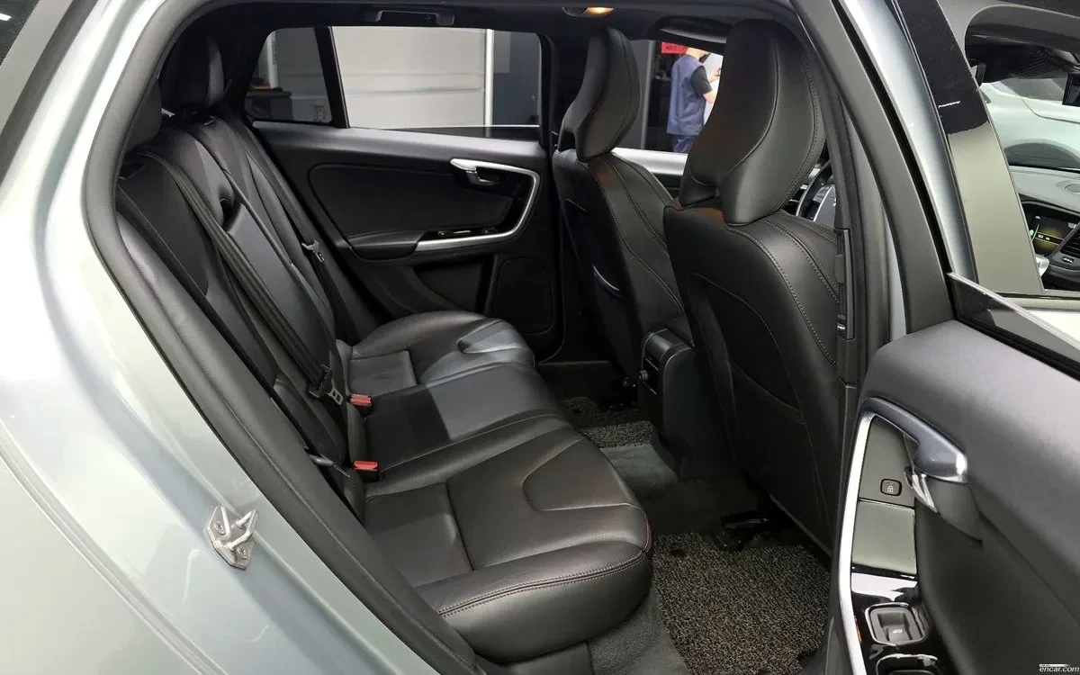 Volvo V60 Cross Country T5 AWD Panorama, снимка 15 - Автомобили и джипове - 54793790