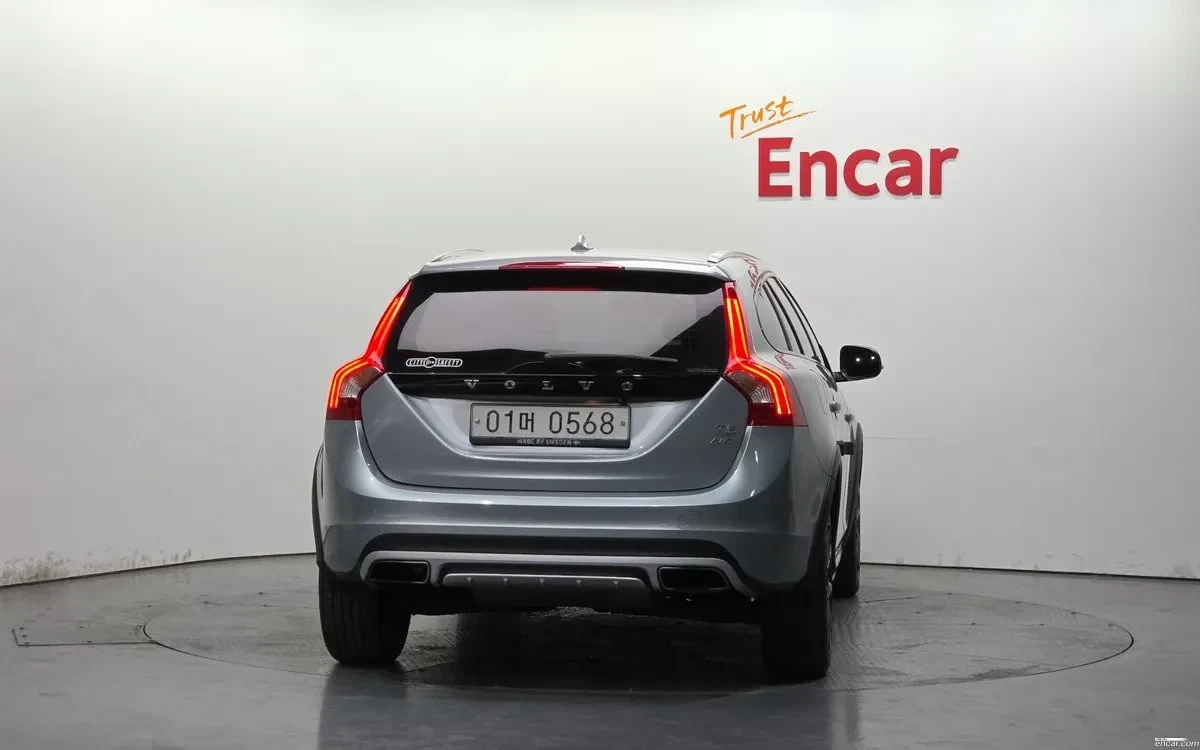Volvo V60 Cross Country T5 AWD Panorama, снимка 4 - Автомобили и джипове - 54793790