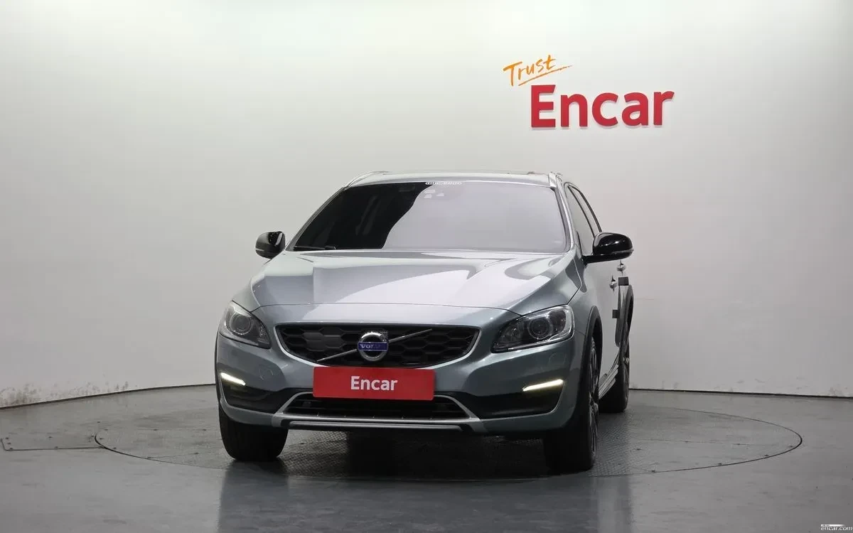 Volvo V60 Cross Country T5 AWD Panorama, снимка 3 - Автомобили и джипове - 54793790