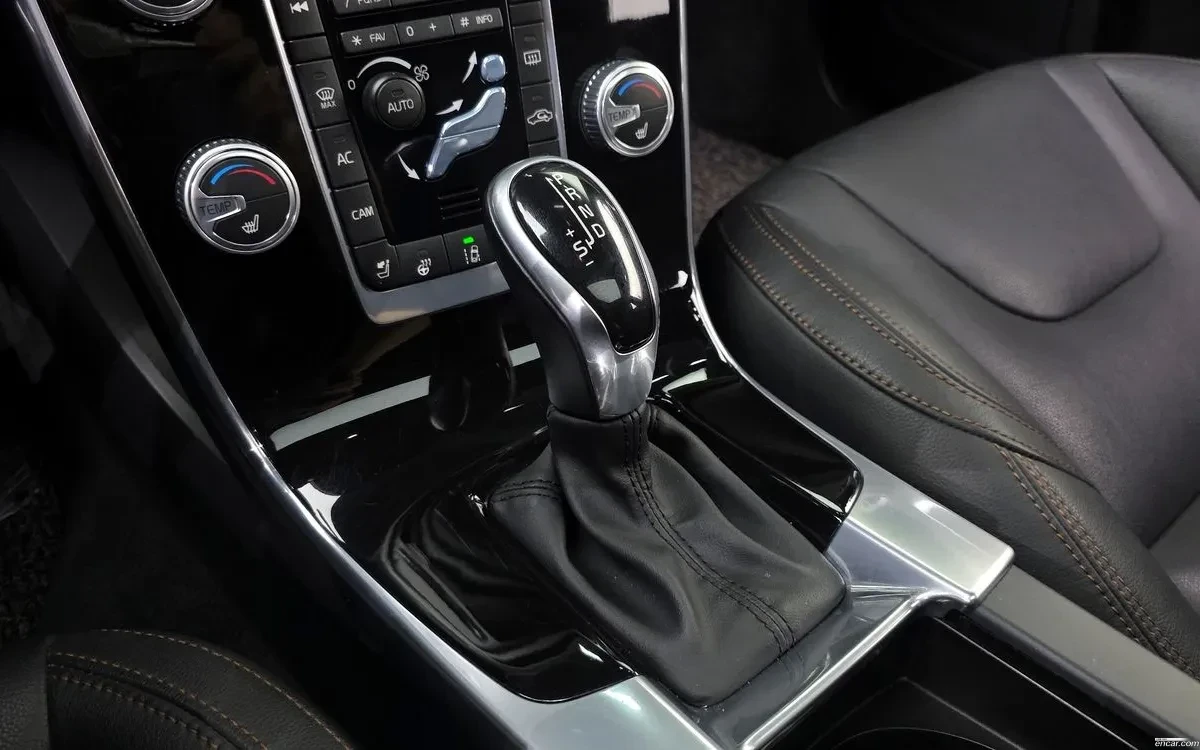 Volvo V60 Cross Country T5 AWD Panorama, снимка 6 - Автомобили и джипове - 54793790