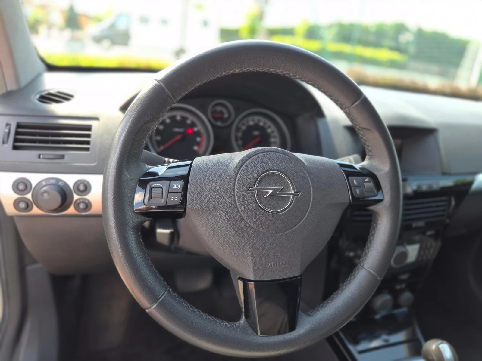 Opel Astra H GTC, снимка 9 - Автомобили и джипове - 55162077