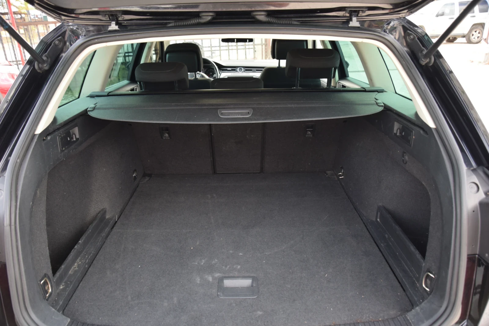 VW Passat 2.0 TDI automatic , снимка 12 - Автомобили и джипове - 56085345