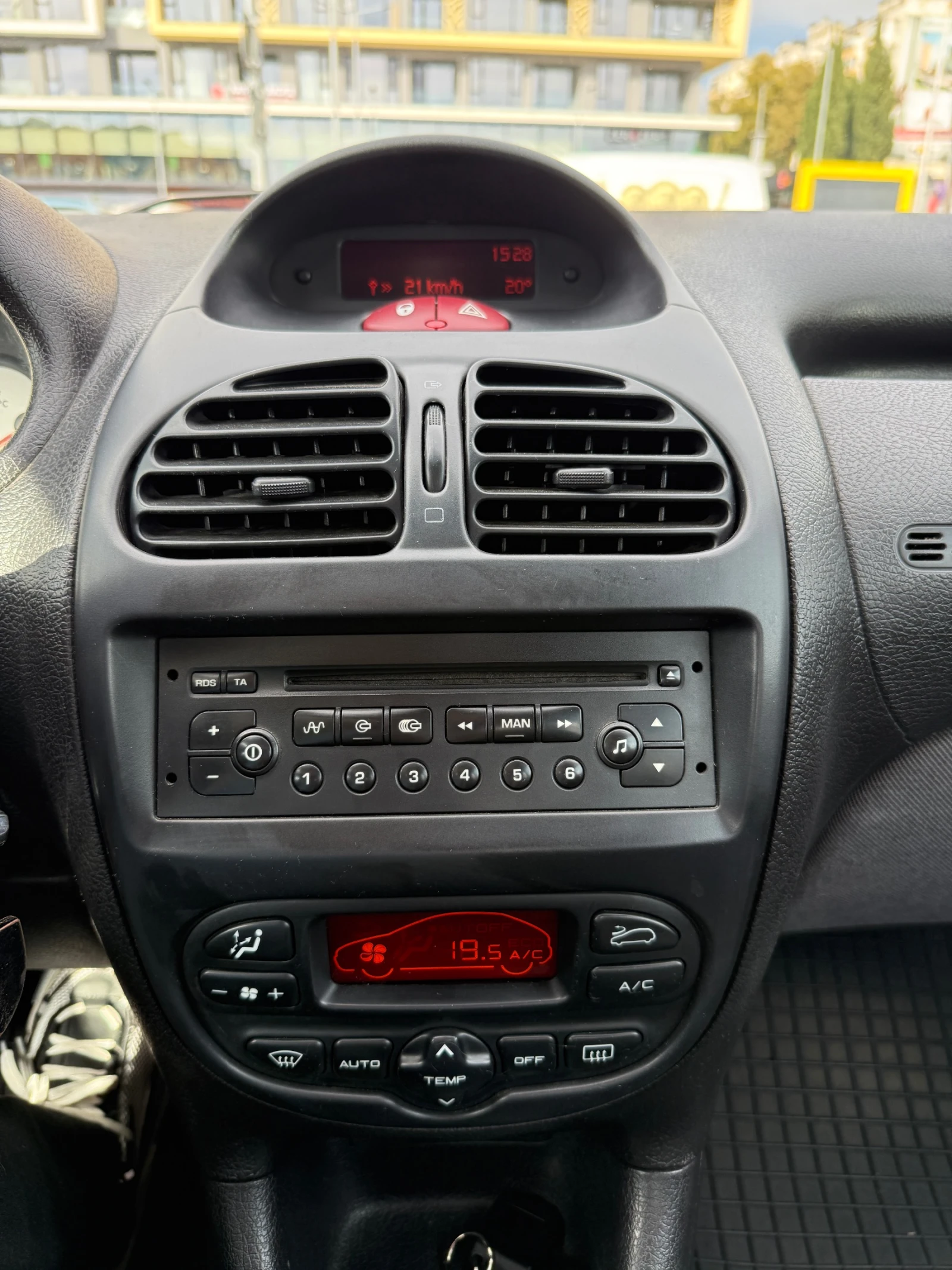 Peugeot 206, снимка 9 - Автомобили и джипове - 56379029
