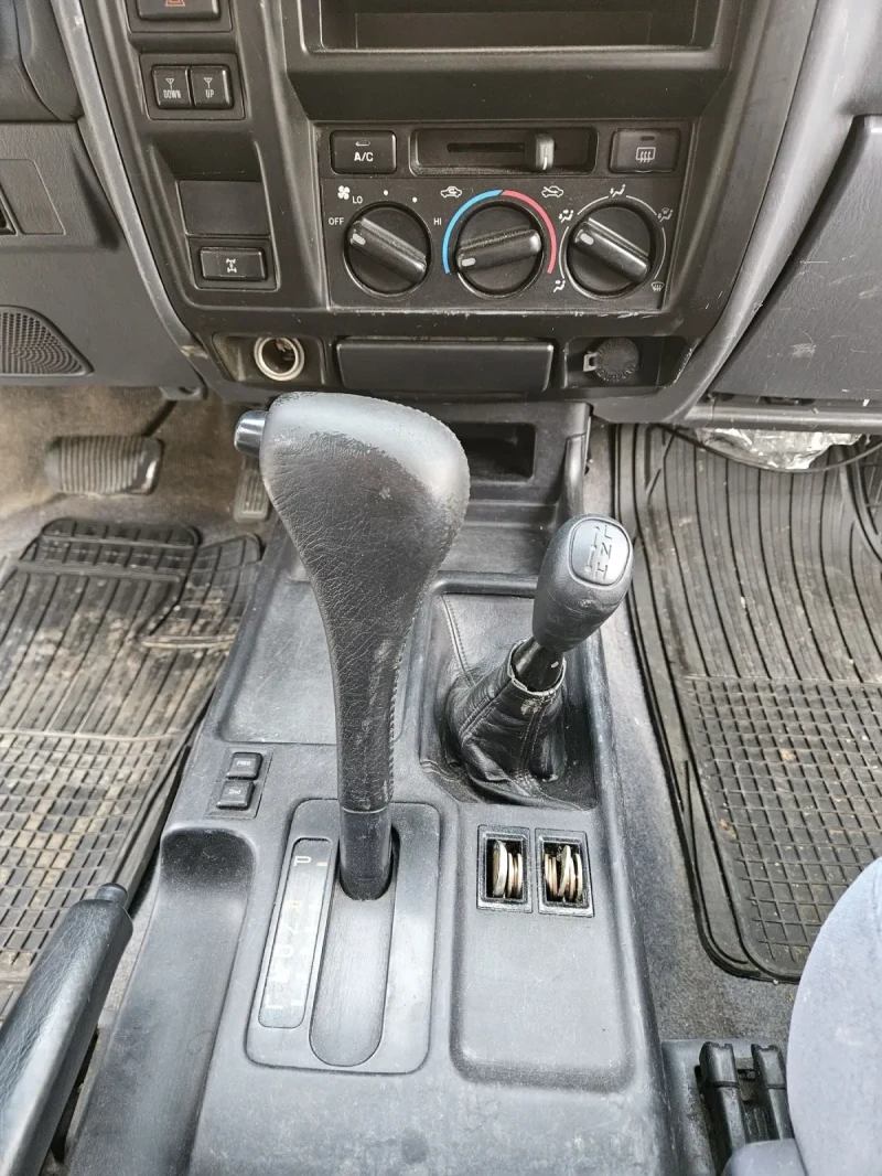 Toyota Land cruiser, снимка 12 - Автомобили и джипове - 47196497