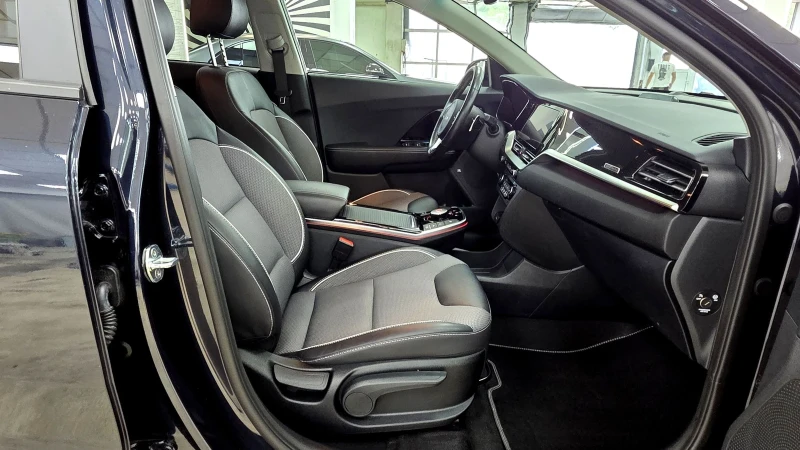 Kia Niro 64KWh/2022/В ГАРАНЦИЯ/СЕРВИЗНА КНИЖКА, снимка 11 - Автомобили и джипове - 52854040
