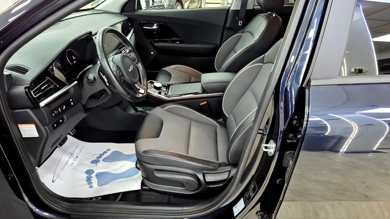 Kia Niro 64KWh/2022/В ГАРАНЦИЯ/СЕРВИЗНА КНИЖКА, снимка 8 - Автомобили и джипове - 52854040