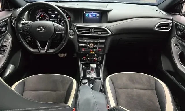 Infiniti Q30 2.0T 4x4  - изображение 7