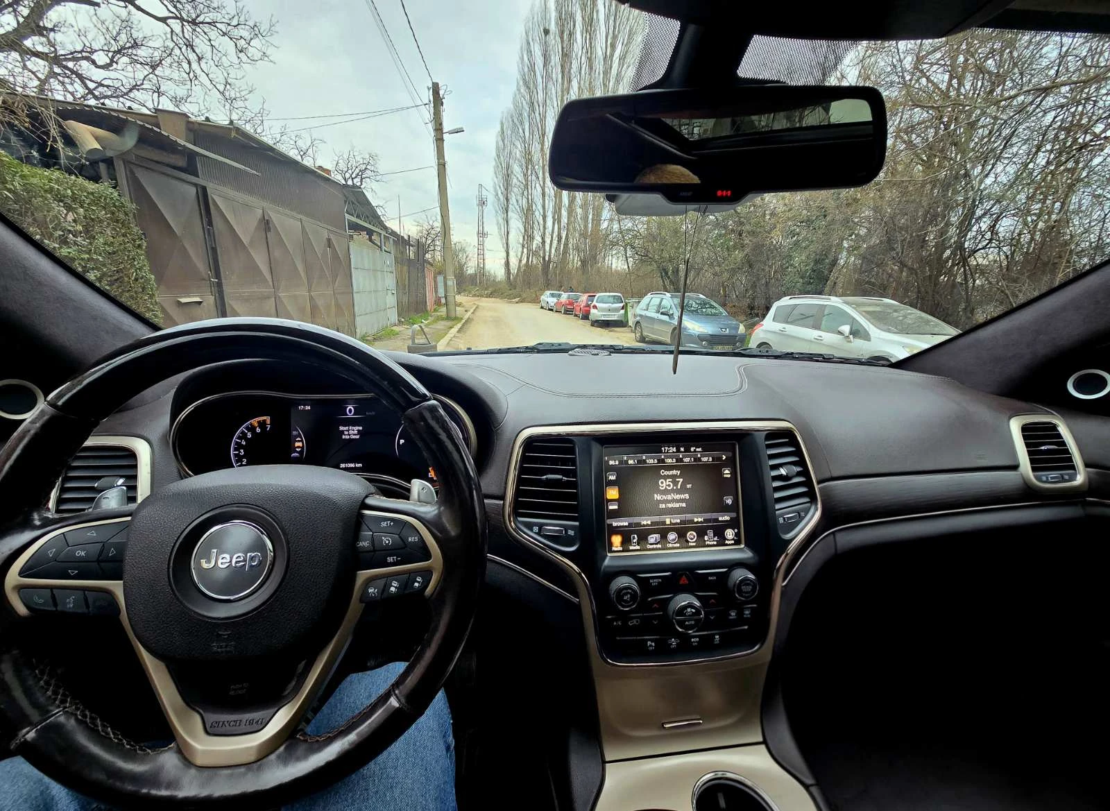 Jeep Grand cherokee 5.7 HEMI SUMMIT, снимка 10 - Автомобили и джипове - 54209646