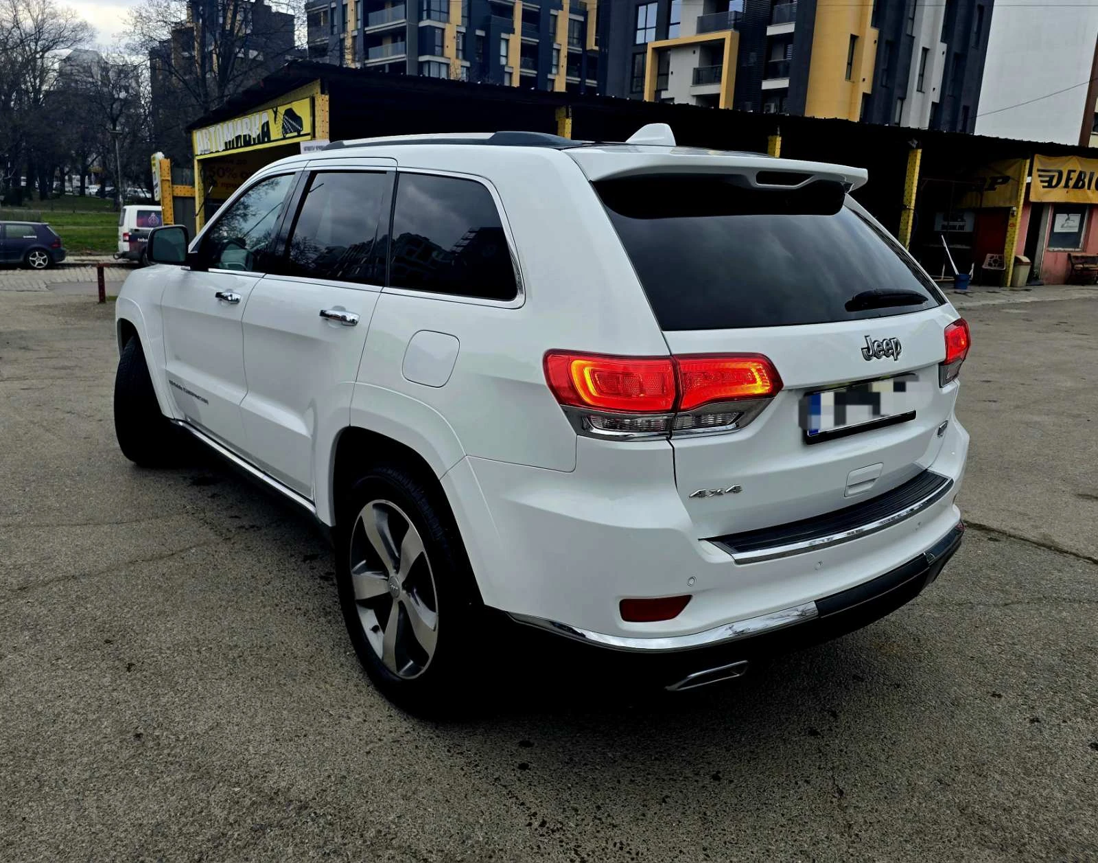 Jeep Grand cherokee 5.7 HEMI SUMMIT, снимка 6 - Автомобили и джипове - 54209646
