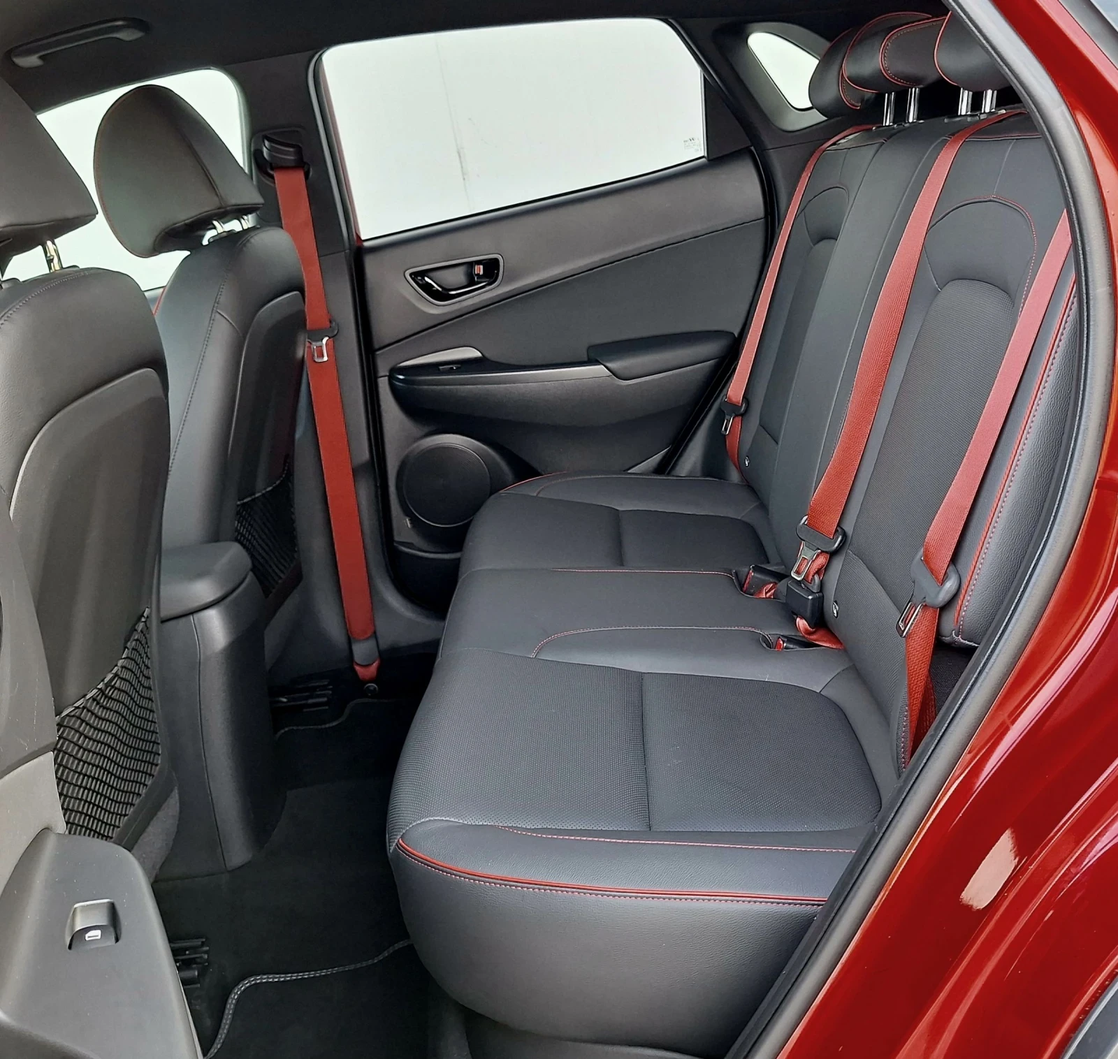Hyundai Kona 1.6T PREMIUM 4WD ВСИЧКИ ЕКСТРИ СЕРВИЗНА КНИЖКА , снимка 12 - Автомобили и джипове - 55015889