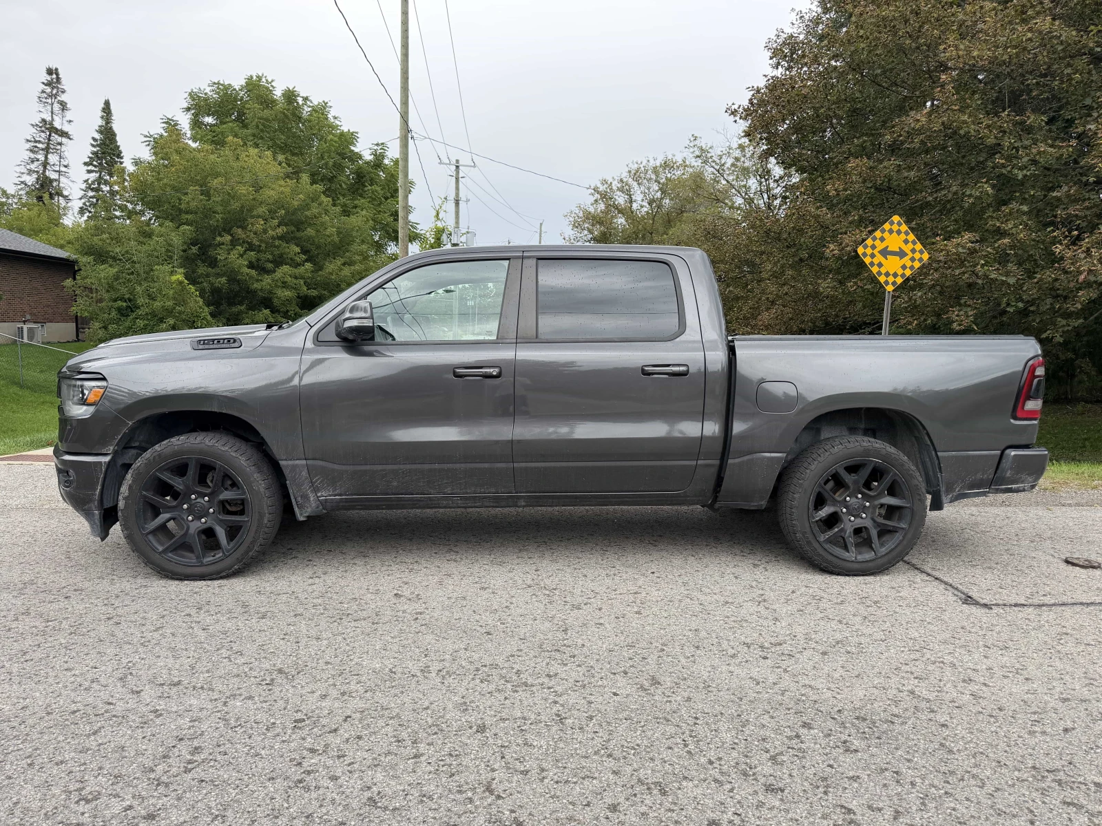 Dodge RAM 1500 * Sport * CARFAX * БЕЗ ПЪРВОНАЧАЛНА ВНОСКА, снимка 2 - Автомобили и джипове - 56093179