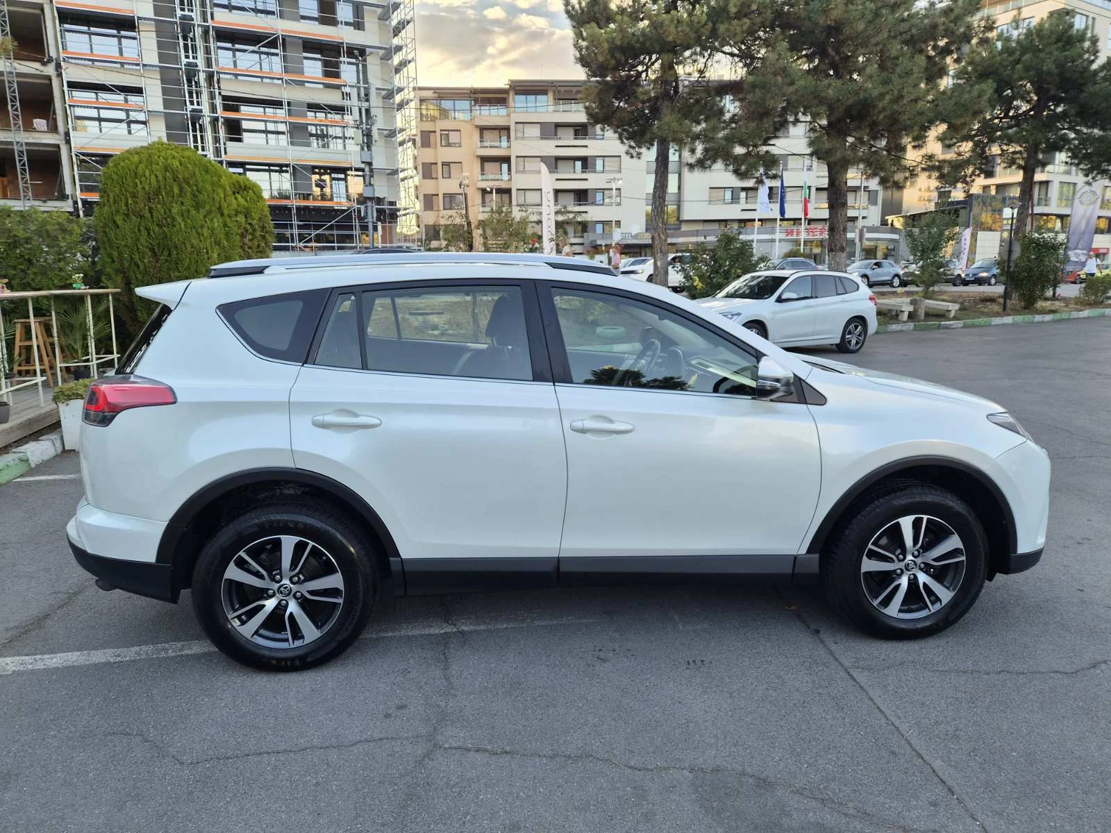 Toyota Rav4, снимка 4 - Автомобили и джипове - 56117238