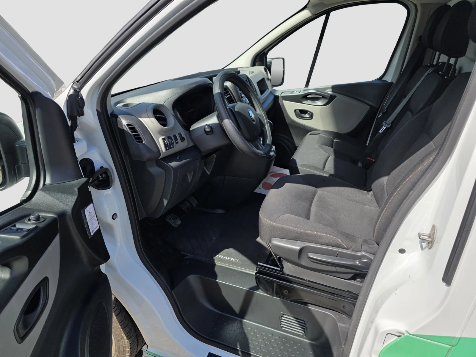 Renault Trafic 1.6 dci, снимка 9 - Бусове и автобуси - 55936012